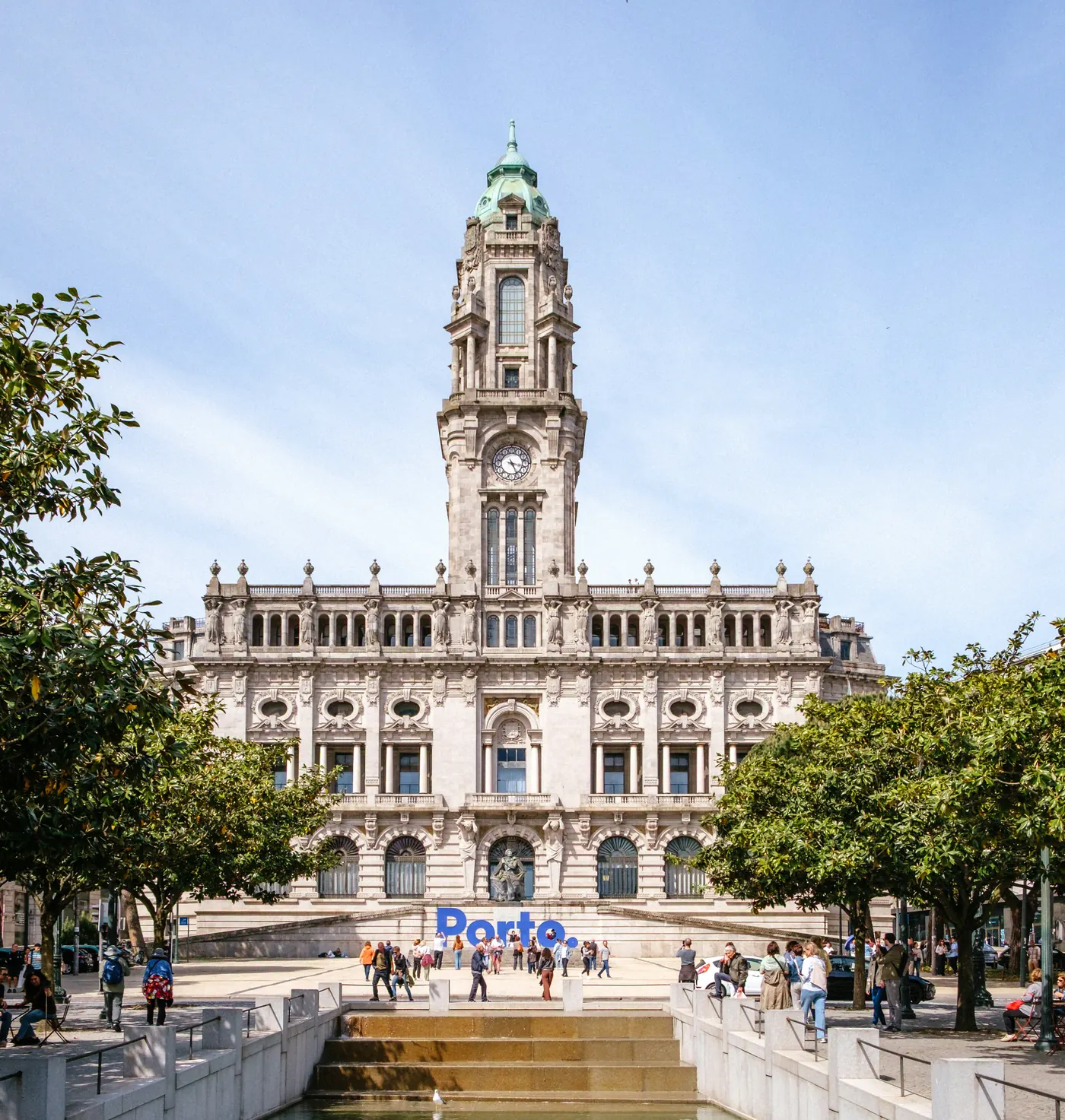 Edifício da Câmara Municipal do Porto na Avenida dos Aliados